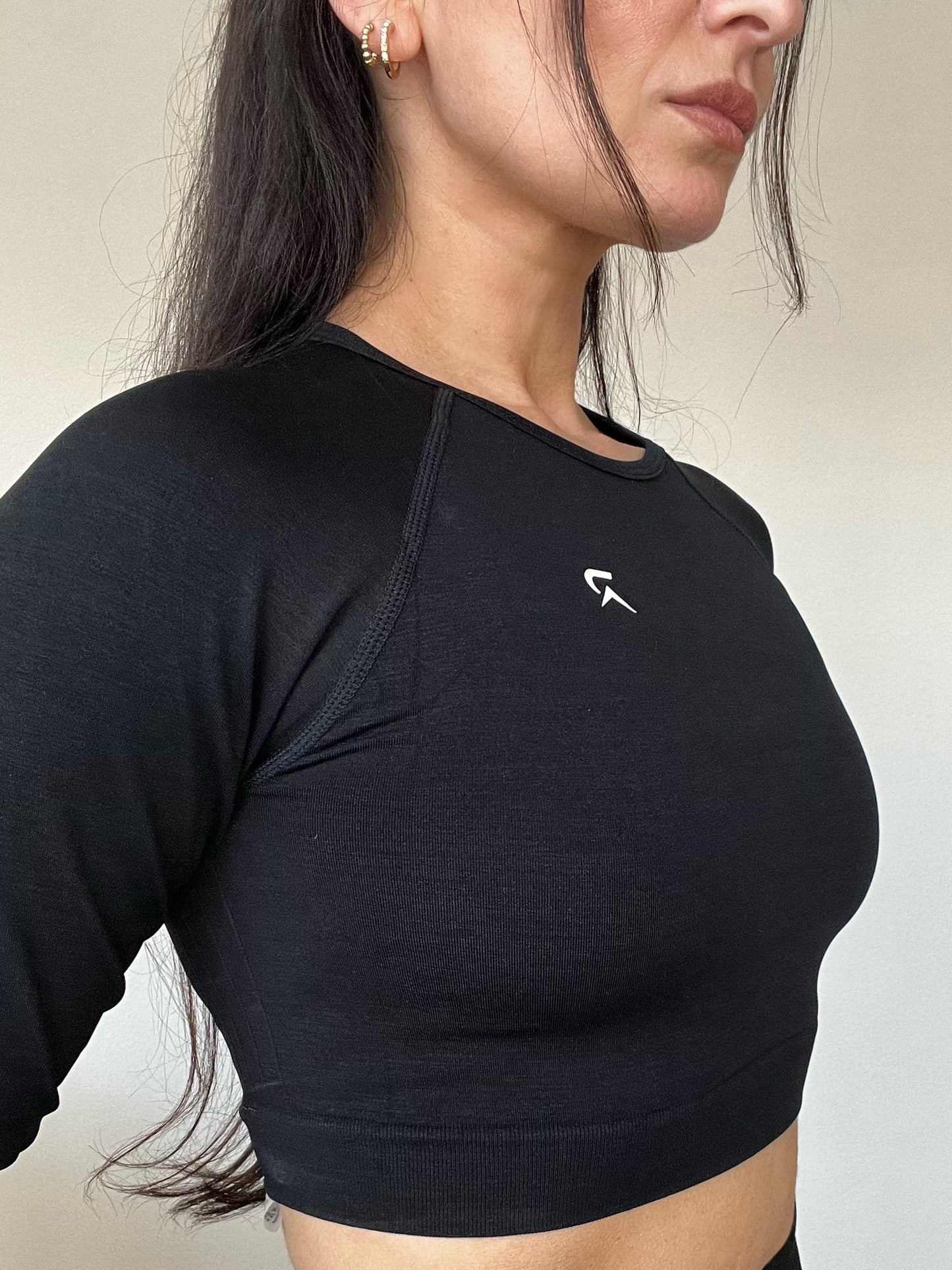 Essential Long Sleeve Croptop - Black